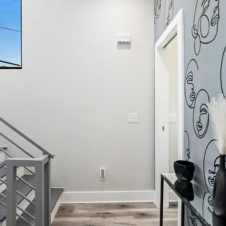 The Red Door - Ultra Modern Atlanta Home - Designedbydom Exterior photo